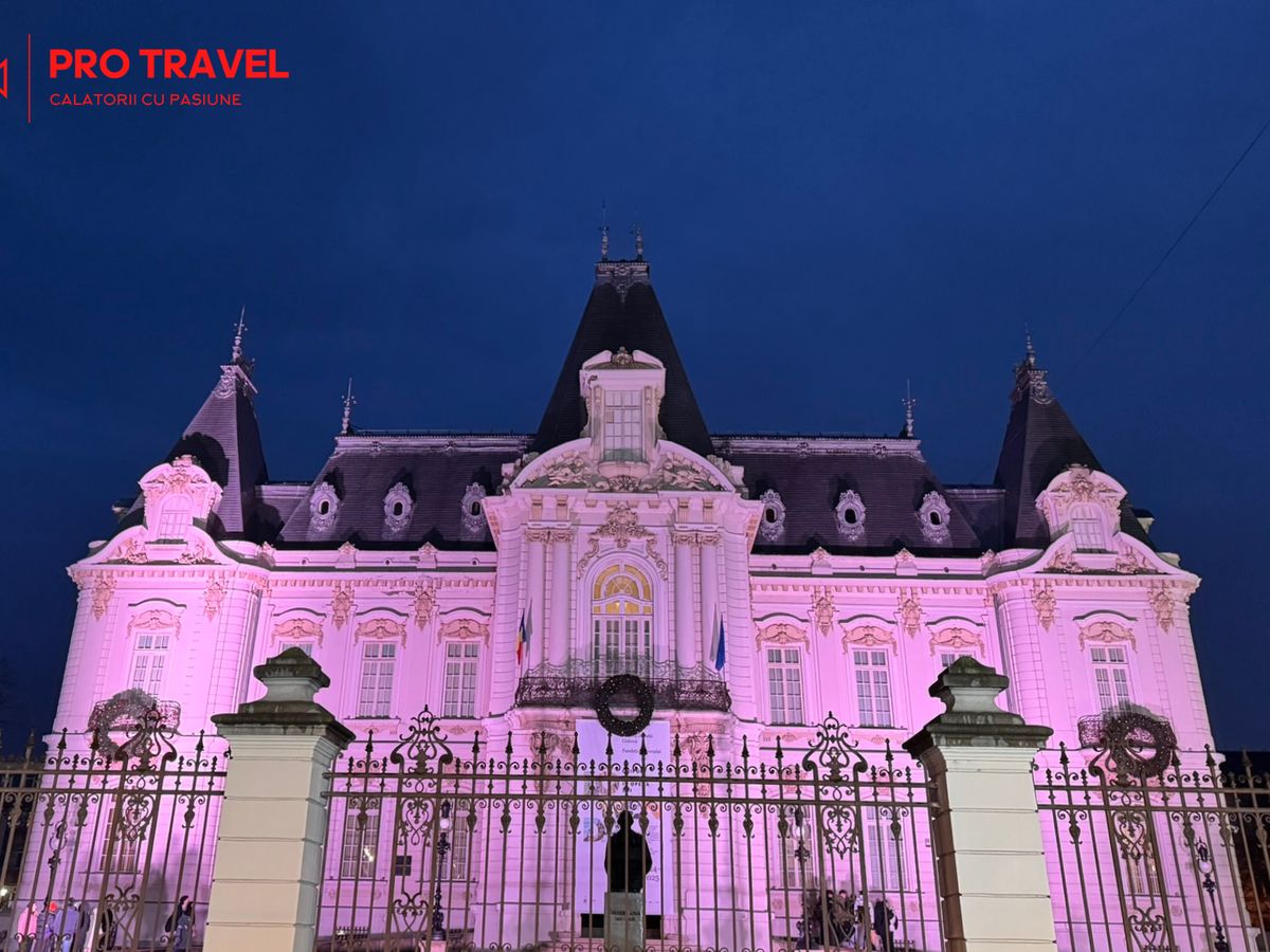 Palatul Jean Mihail din Craiova, luminat de Crăciun