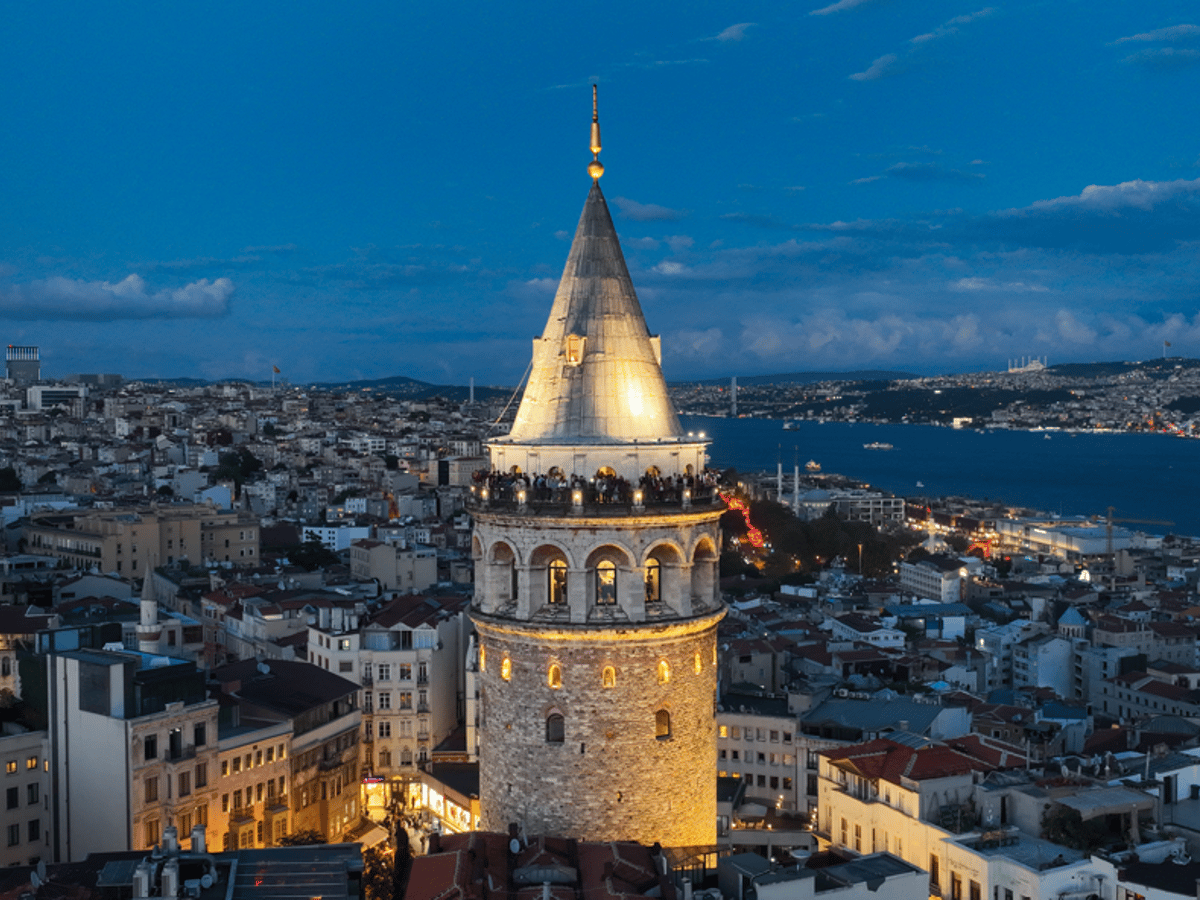 Turnul Galata și Istanbulul seara