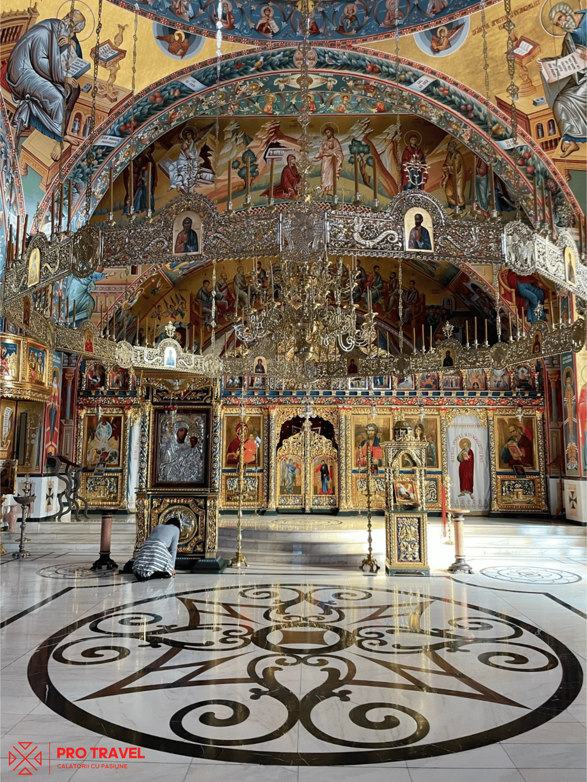 Interiorul pictat al bisericii Mănăstirii Pantocrator