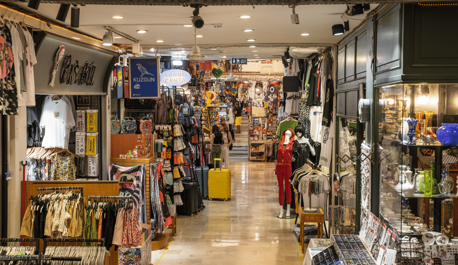 Magazine pe strada Istiklal din Istanbul