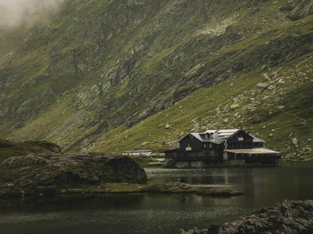 Lacul Bâlea și peisaj montan pe Transfăgărășan