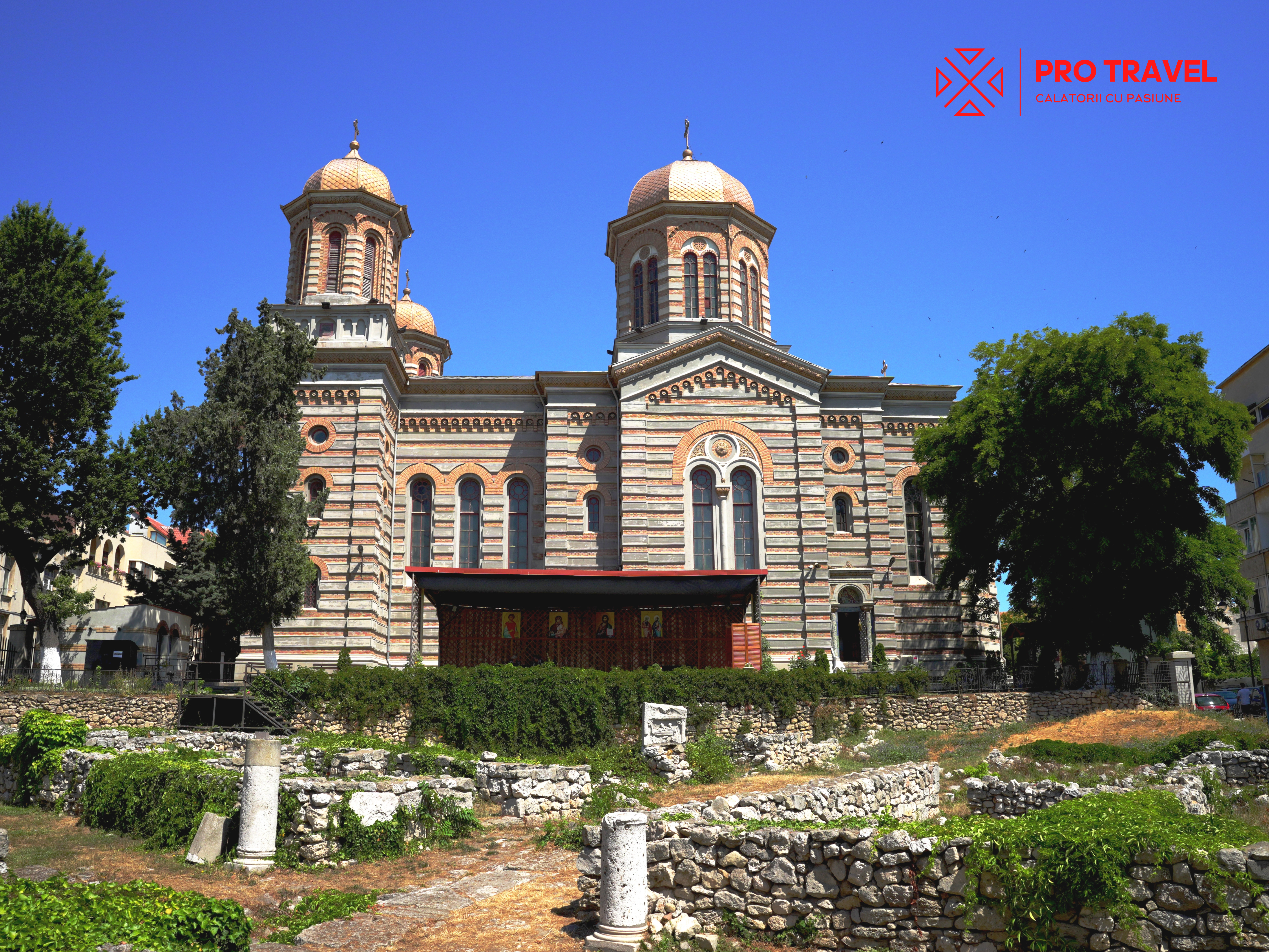 Catedrala din Constanța, unul dintre principalele obiective turistice de pe litoralul românesc